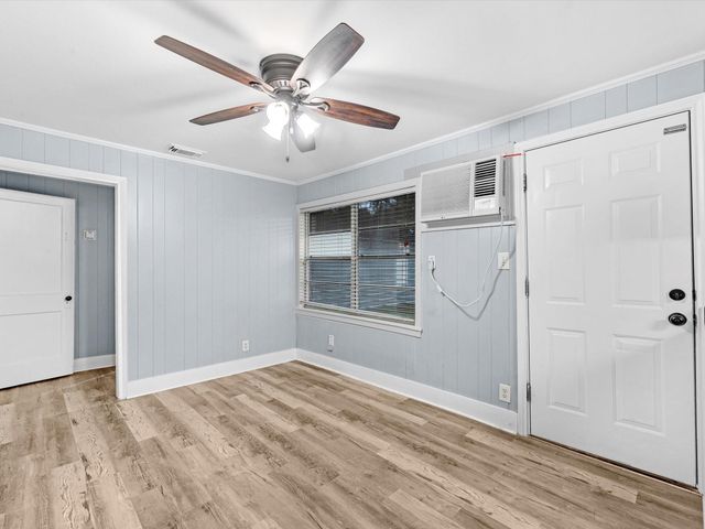 312 N Magnolia Street, Highlands, TX 77562