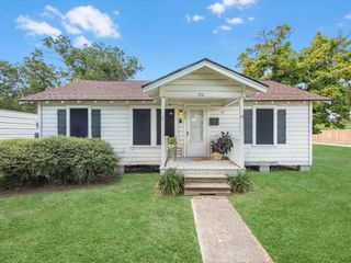 312 N Magnolia Street, Highlands, TX 77562
