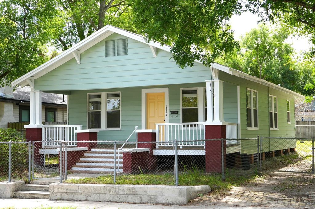 1221 E OSBORNE AVENUE, Tampa, FL 33603