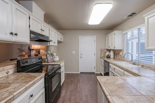 5233 W Browning Avenue, Fresno, CA 93722