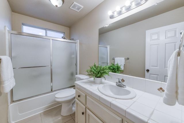 5233 W Browning Avenue, Fresno, CA 93722