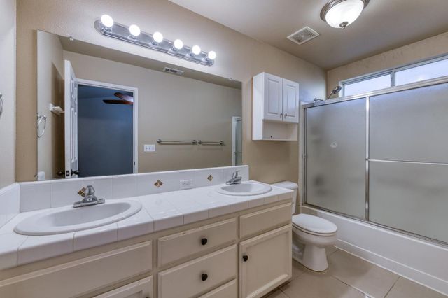 5233 W Browning Avenue, Fresno, CA 93722