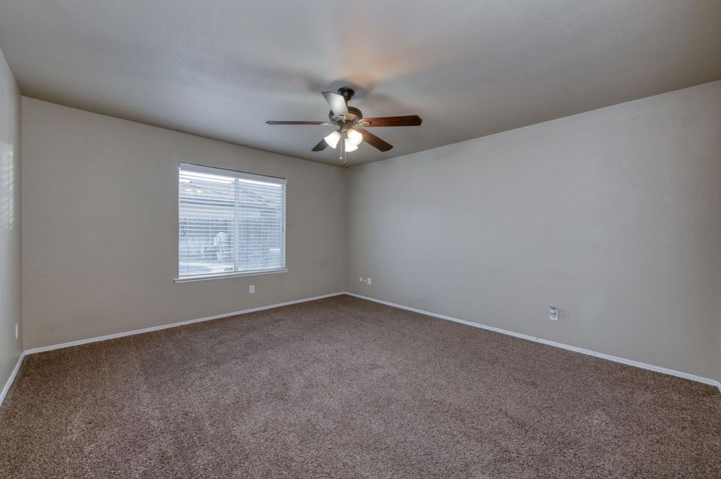 Image 14 of property listing at 5233 W Browning Avenue, Fresno, CA 93722