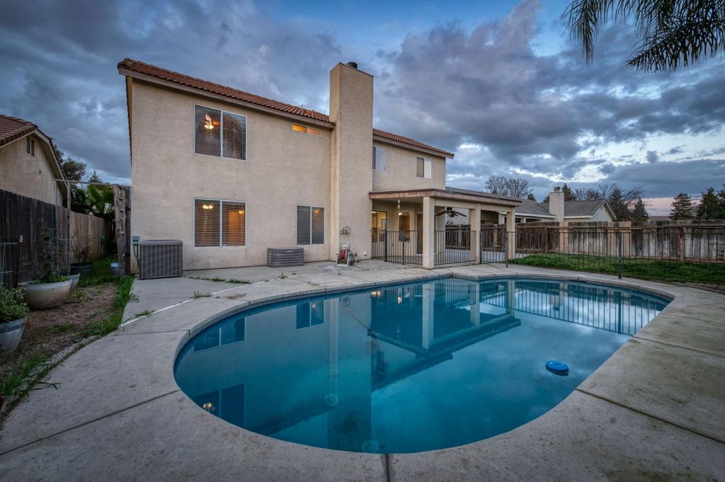 Image 2 of property listing at 5233 W Browning Avenue, Fresno, CA 93722