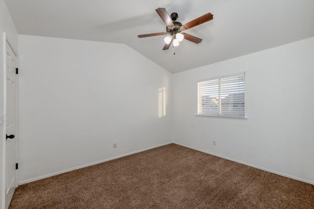 Image 23 of property listing at 5233 W Browning Avenue, Fresno, CA 93722