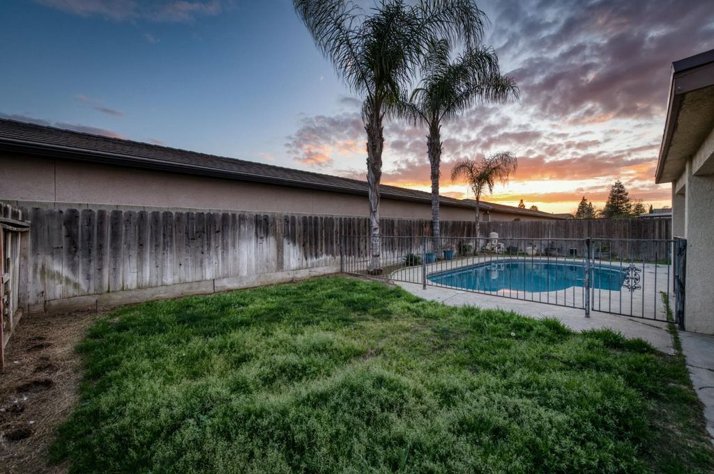 Image 24 of property listing at 5233 W Browning Avenue, Fresno, CA 93722