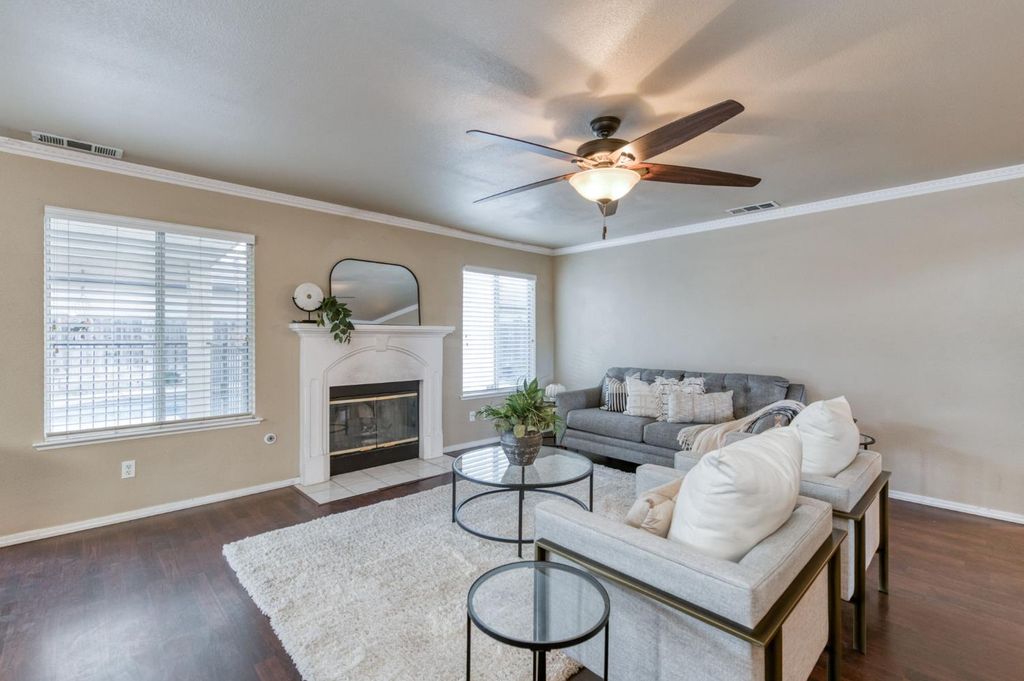 Image 3 of property listing at 5233 W Browning Avenue, Fresno, CA 93722