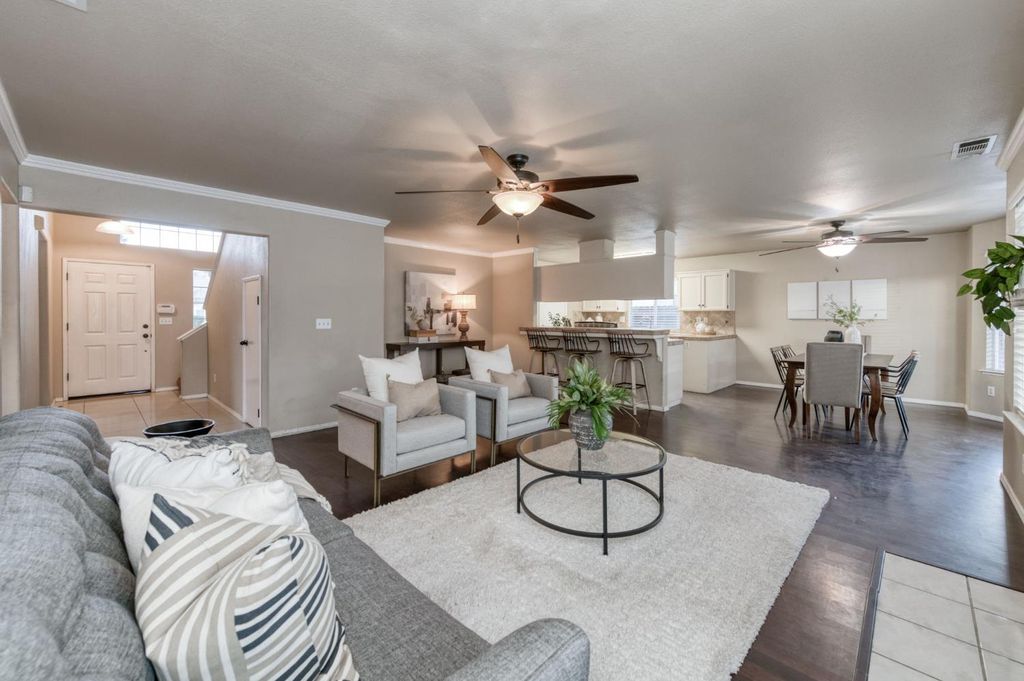 Image 4 of property listing at 5233 W Browning Avenue, Fresno, CA 93722