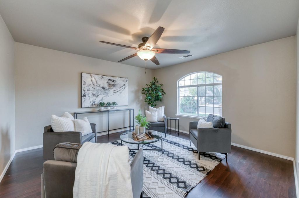 Image 6 of property listing at 5233 W Browning Avenue, Fresno, CA 93722