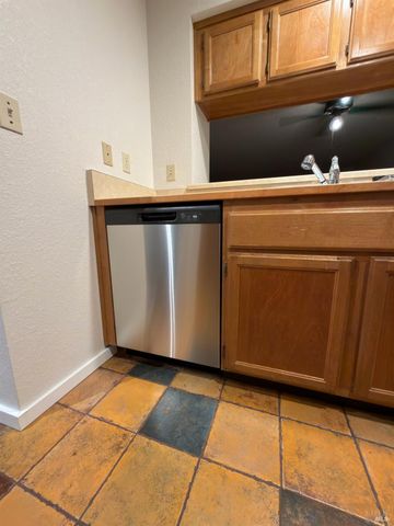 104 Nantucket Ln, Vallejo, CA 94590