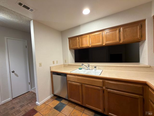 104 Nantucket Ln, Vallejo, CA 94590