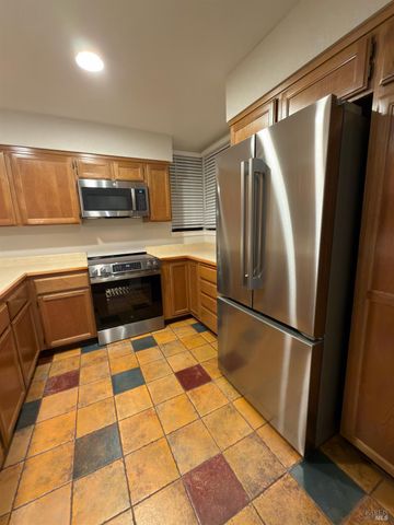 104 Nantucket Ln, Vallejo, CA 94590