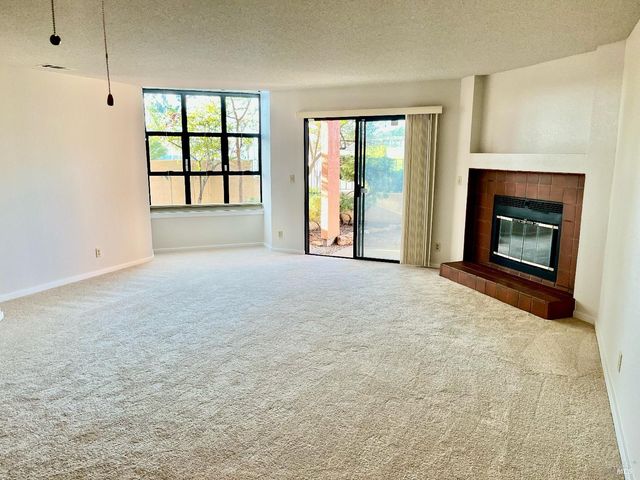 104 Nantucket Ln, Vallejo, CA 94590