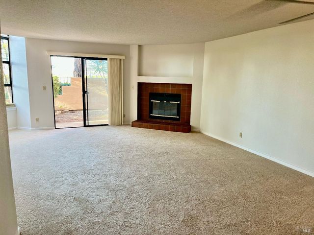 104 Nantucket Ln, Vallejo, CA 94590