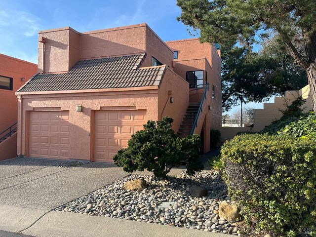 104 Nantucket Ln, Vallejo, CA 94590