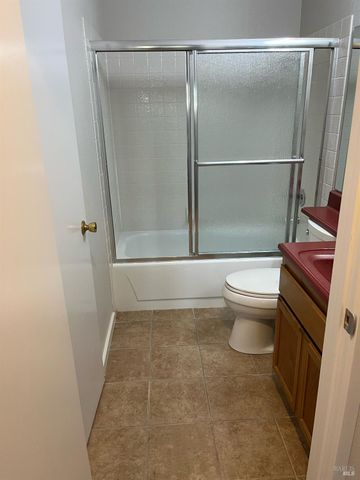 104 Nantucket Ln, Vallejo, CA 94590