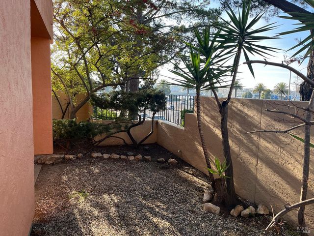 104 Nantucket Ln, Vallejo, CA 94590