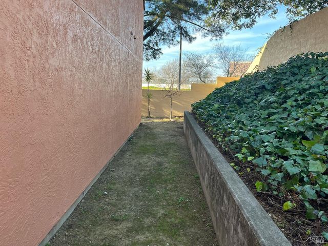 104 Nantucket Ln, Vallejo, CA 94590