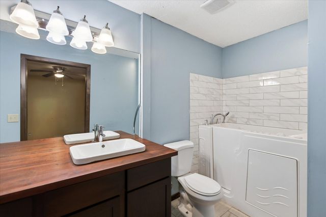 2280 E Medicine Lake Boulevard, Plymouth, MN 55441