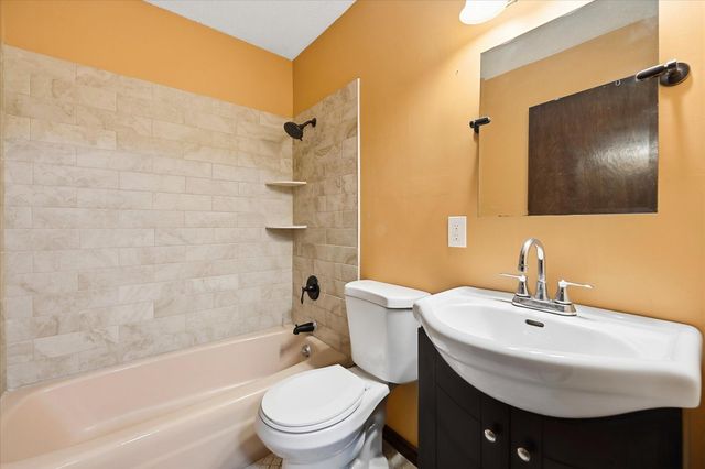 2280 E Medicine Lake Boulevard, Plymouth, MN 55441