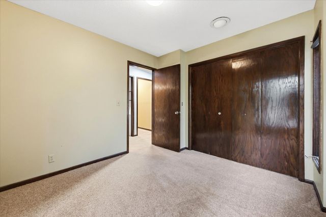 2280 E Medicine Lake Boulevard, Plymouth, MN 55441