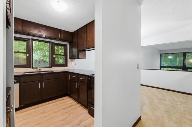 2280 E Medicine Lake Boulevard, Plymouth, MN 55441