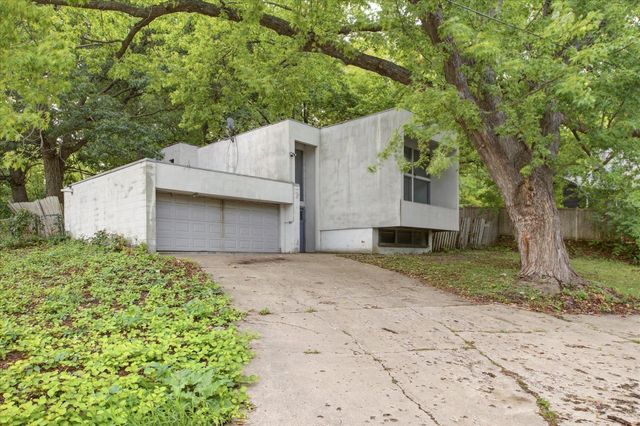 2280 E Medicine Lake Boulevard, Plymouth, MN 55441