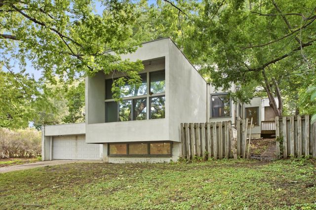 2280 E Medicine Lake Boulevard, Plymouth, MN 55441