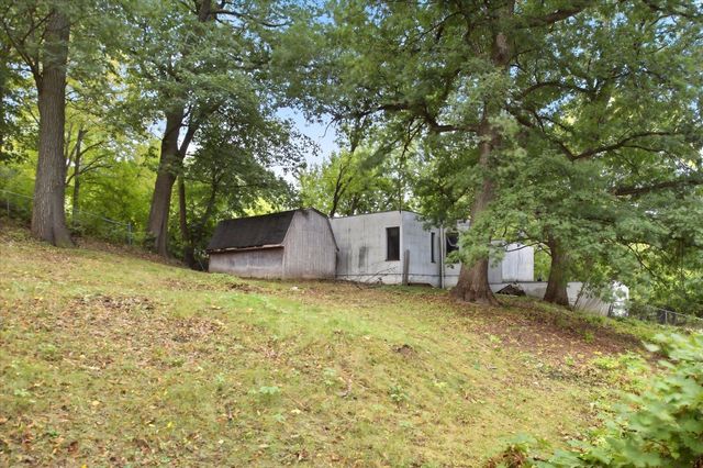 2280 E Medicine Lake Boulevard, Plymouth, MN 55441