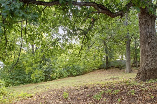 2280 E Medicine Lake Boulevard, Plymouth, MN 55441