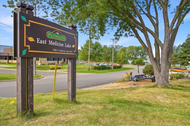 2280 E Medicine Lake Boulevard, Plymouth, MN 55441