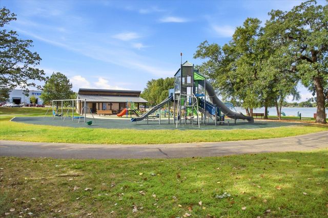 2280 E Medicine Lake Boulevard, Plymouth, MN 55441