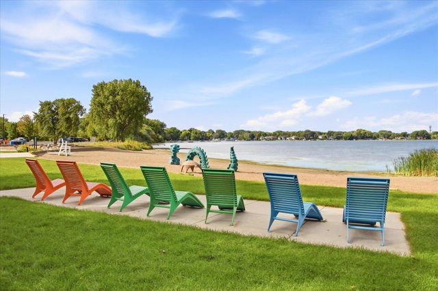 2280 E Medicine Lake Boulevard, Plymouth, MN 55441