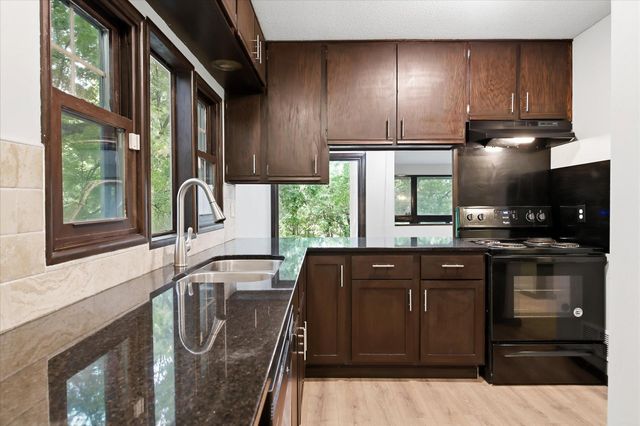 2280 E Medicine Lake Boulevard, Plymouth, MN 55441