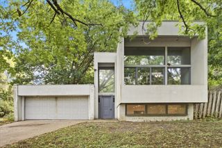 2280 E Medicine Lake Boulevard, Plymouth, MN 55441