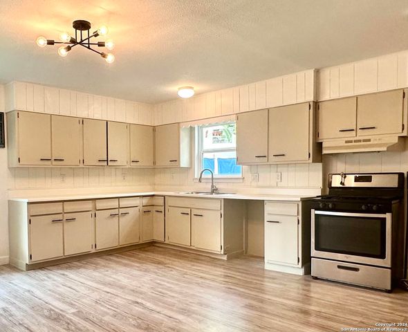 123 NASH BLVD, San Antonio, TX 78223