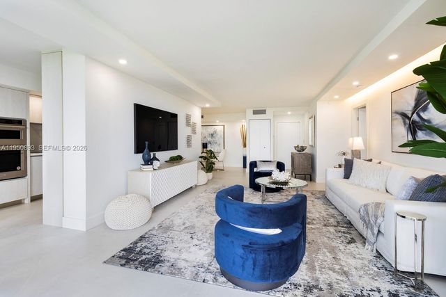 1000 SE Quayside Ter 1205, Miami, FL 33138