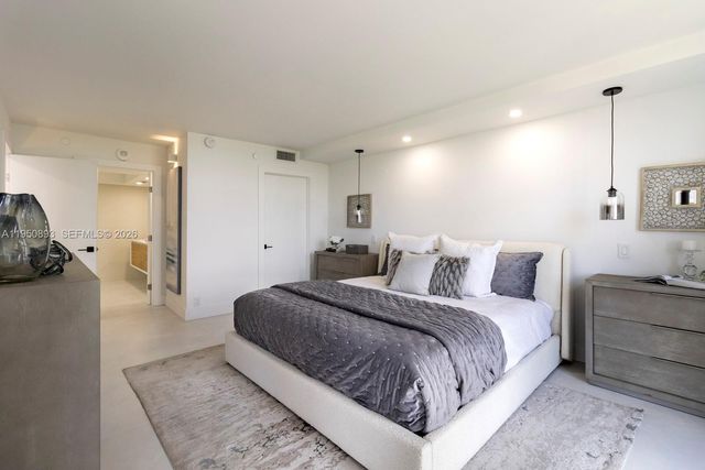 1000 SE Quayside Ter 1205, Miami, FL 33138