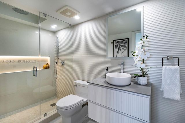 1000 SE Quayside Ter 1205, Miami, FL 33138