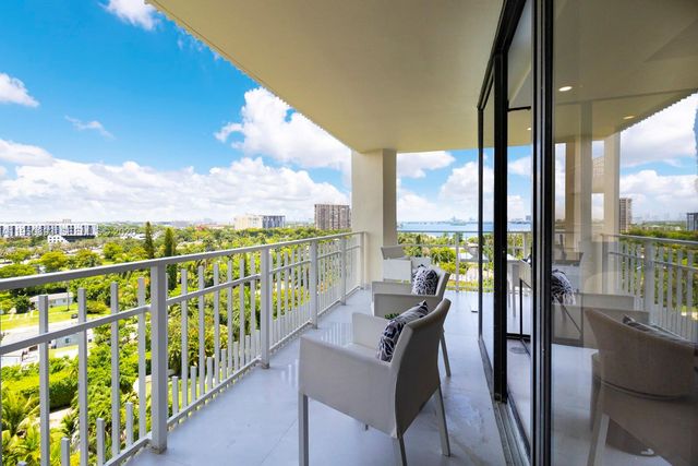 1000 SE Quayside Ter 1205, Miami, FL 33138