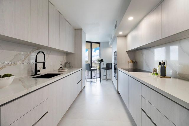 1000 SE Quayside Ter 1205, Miami, FL 33138