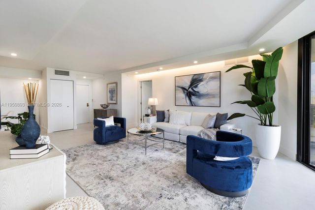 1000 SE Quayside Ter 1205, Miami, FL 33138