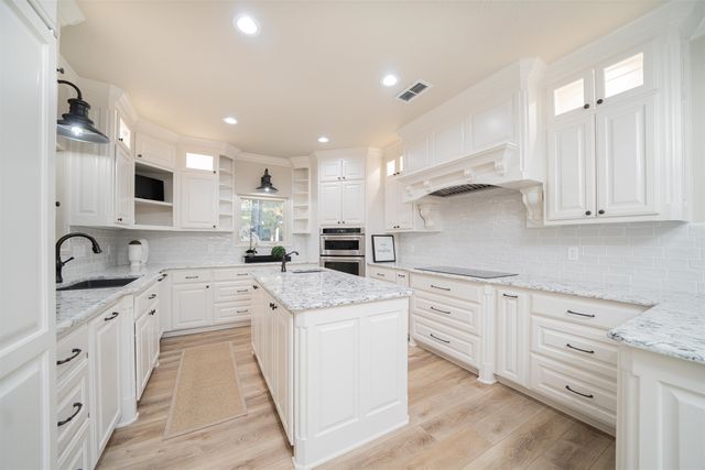 3515 Thompson, Longview, TX 75604