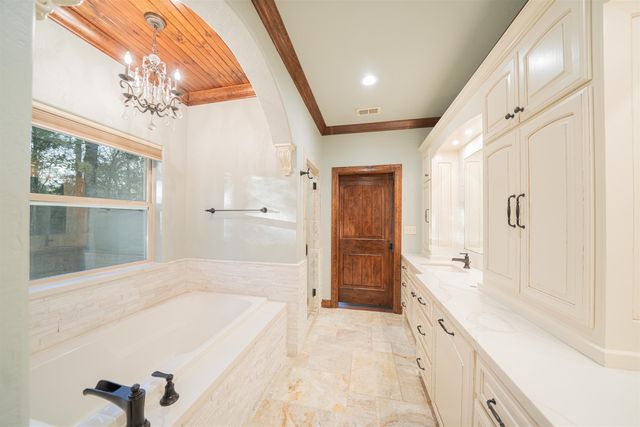 3515 Thompson, Longview, TX 75604