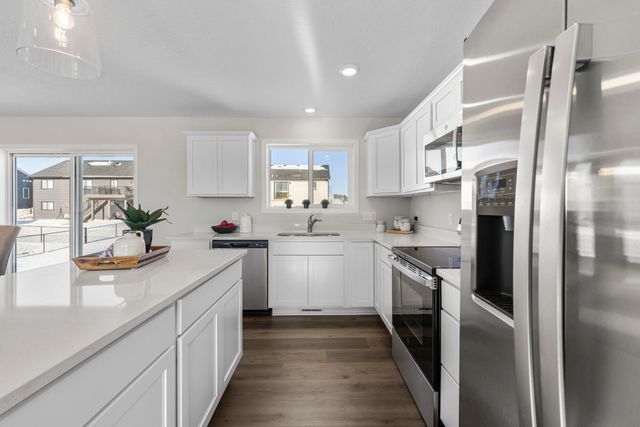 2009 Goldenray Drive, Faribault, MN 55021