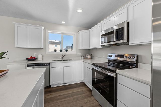 2009 Goldenray Drive, Faribault, MN 55021