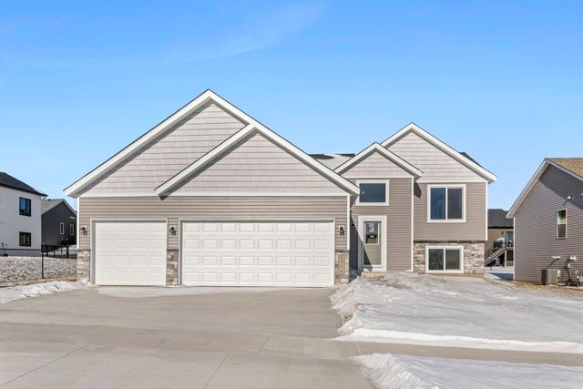 2009 Goldenray Drive, Faribault, MN 55021
