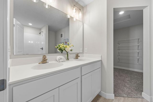 2009 Goldenray Drive, Faribault, MN 55021