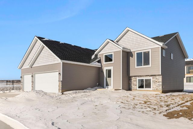 2009 Goldenray Drive, Faribault, MN 55021