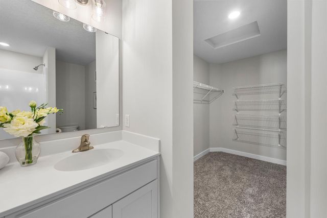 2009 Goldenray Drive, Faribault, MN 55021